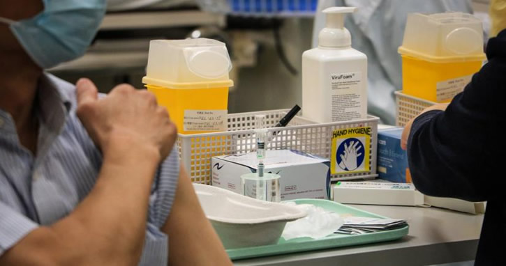 Birleşik Krallık’ta ‘aşı yoksa iş de yok’ tartışması