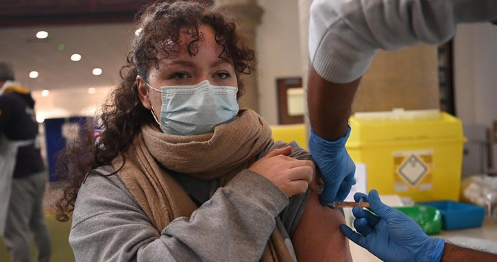 İngiltere’de aşılananların sayısı 20 milyonu geçti