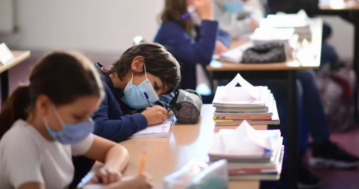 Öğrenciler ve aileleri her hafta Kovid testi yaptırabilecek