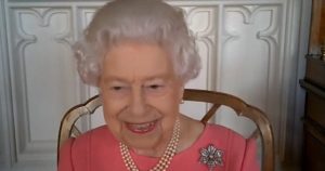 Kraliçe II. Elizabeth: “Aşı hiç canımı yakmadı’