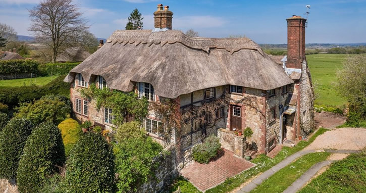 İngiltere’de içinizi ısıtacak 10 masal gibi köy