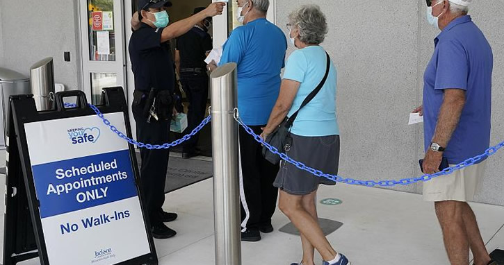 Kovid aşısı içi yaşlı kılığına giren 2 kadın yakalandı