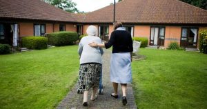 Bakan açıkladı: ‘8 Mart’tan sonra bakımevlerinde yasak kalkıyor’