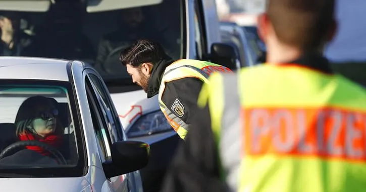 Polisin üzerine öksürüp ‘korona’ diye bağıran gence hapis