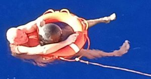 Pasifik Okyanusu’nda gemiden düşen mühendisin mucize kurtuluşu