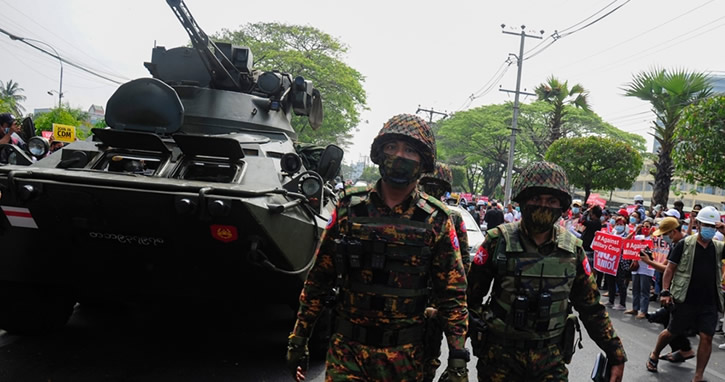 İngiltere’den Myanmar’daki darbeci generallere yaptırım