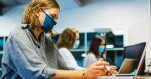 Üniversite pandemi nedeniyle 5 bin sterlin iade edecek