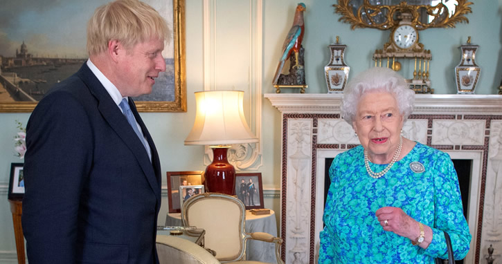 Başbakan Boris Johnson’dan Kraliçe’ye övgü