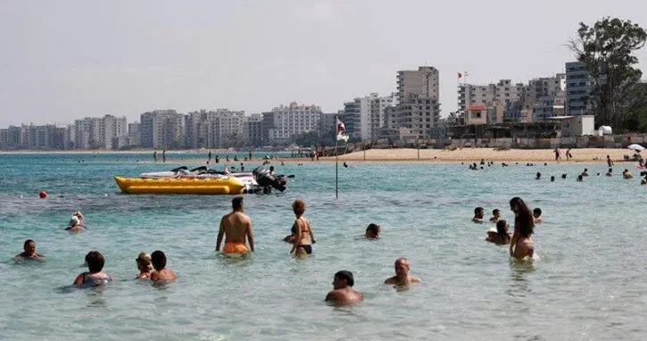 Güney Kıbrıs İngiliz turistlere kapılarını açıyor