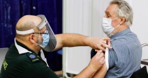 İngiltere aşılamayı kampanyasını yavaşlatıyor