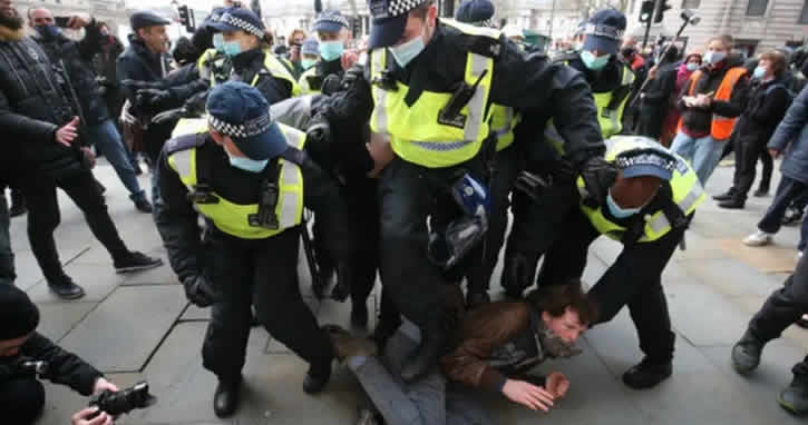 ‘Kill the Bill’ hız kesmedi: Londra yine karıştı!