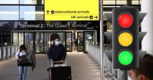 İngiltere uluslararası seyahatte ‘trafik ışığı sistemine’ geçiyor