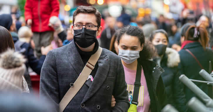 ‘İngiltere, Pazartesi sürü bağışıklığına geçecek’