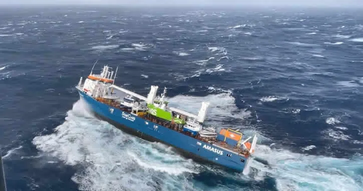 Denizin ortasında nefes kesen kurtarma operasyonu