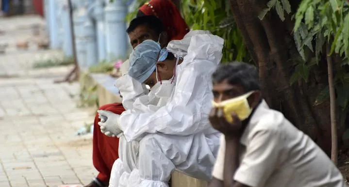 Hindistan’da Trajedi: İnsanlar Hastane Kapısında Ölüyor