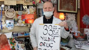 33 Yıldır Aralıksız Oruç Tutan Esnafın Hikayesi