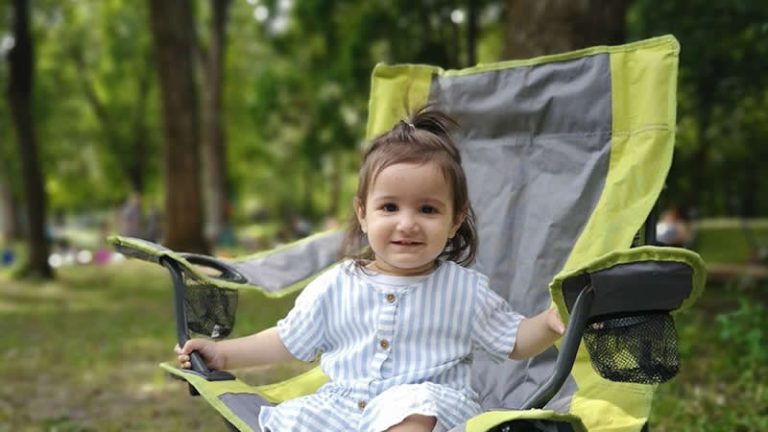 Minik Pia hayata tutunmak için ilik bekliyor