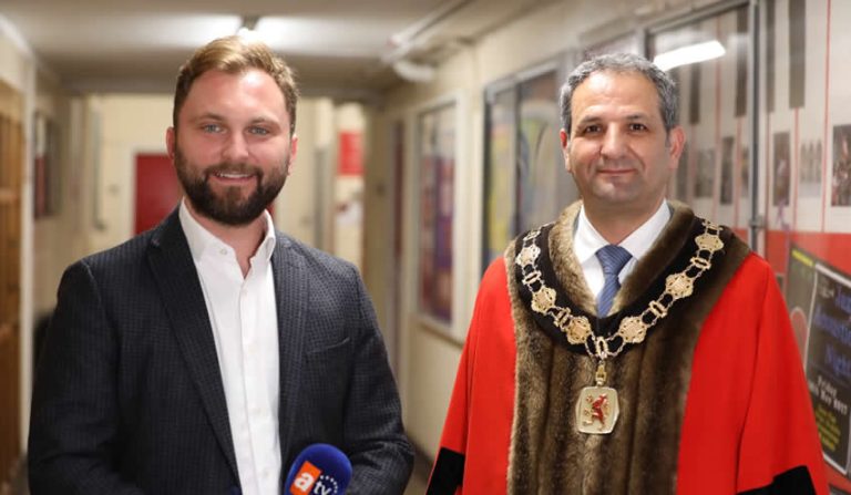 Türk kökenli belediye başkanı Özaydın’ın gurur günü