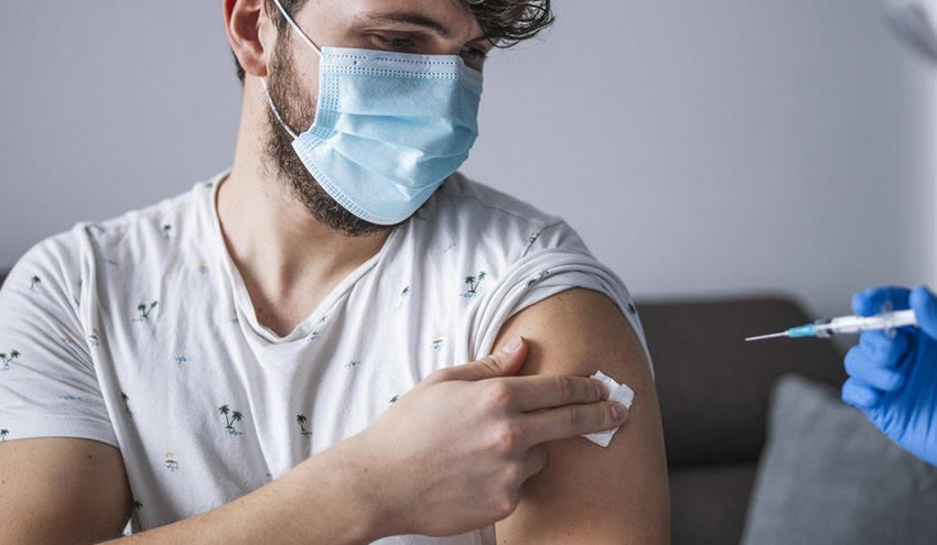 İngiltere’de 30 ve 31 yaşındakiler aşıya davet ediliyor