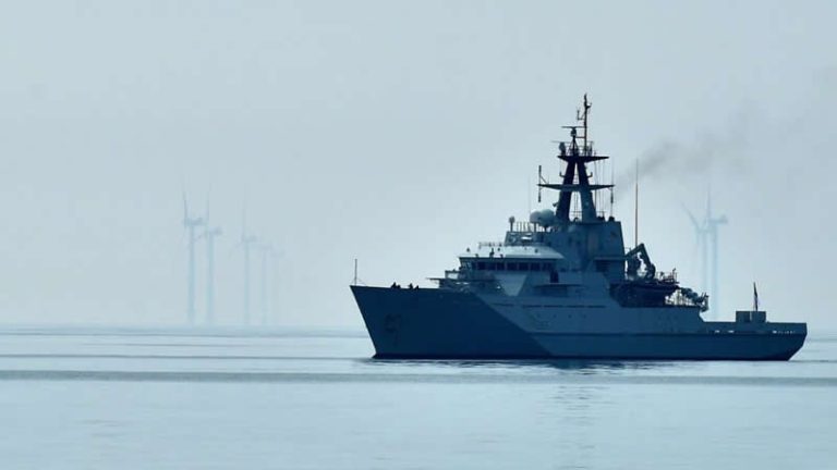 İngiltere Fransa sınırına 2 donanma gemisi gönderiyor