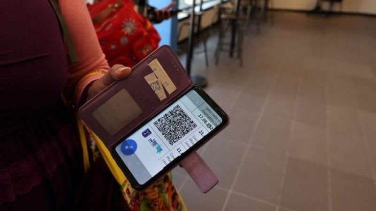 Şüpheyle bakılan aşı pasaportu tek alternatif mi?