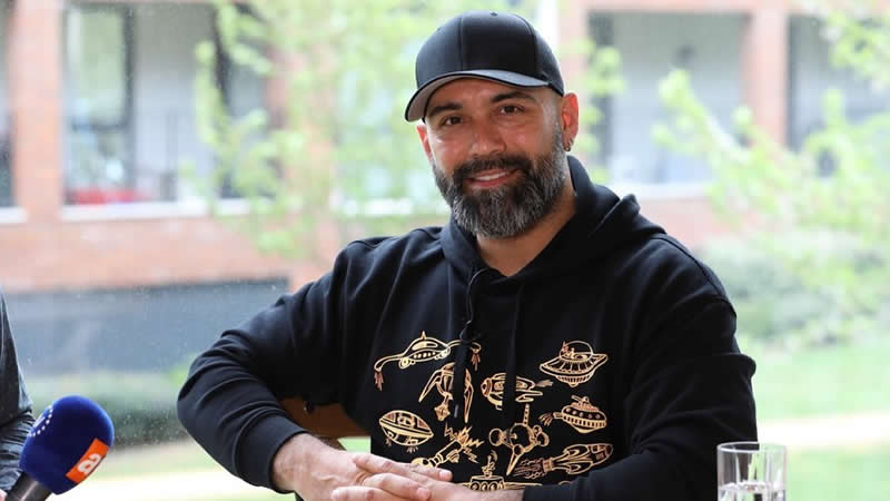 Dj Koray yeni mobilyalarıyla evinin kapılarını ilk kez açtı