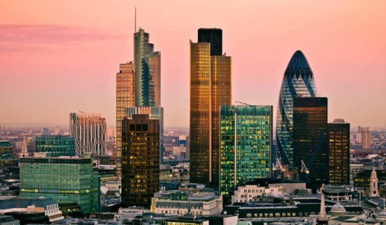 İngiltere’nin en zengin ismi belli oldu!