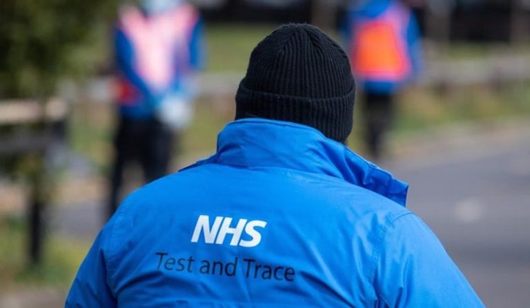 NHS’te Binlerce Kişi İşten Çıkarılacak: Hükümet Tasarruf Planını Onayladı