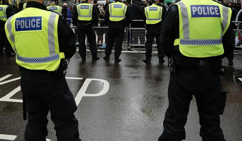 Oldham Müslüman Konsey Başkanı'nın aracı ateşe verildi