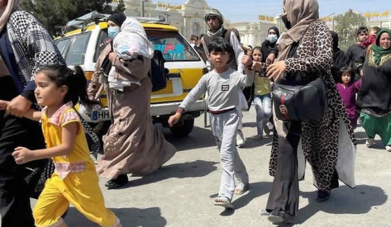 Sayı açıklandı: Binlerce Afghan mülteci İngiltere’ye geliyor