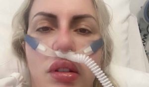 Aşı olmayıp Delta varyantına yakalanan genç kadın ateş püskürdü