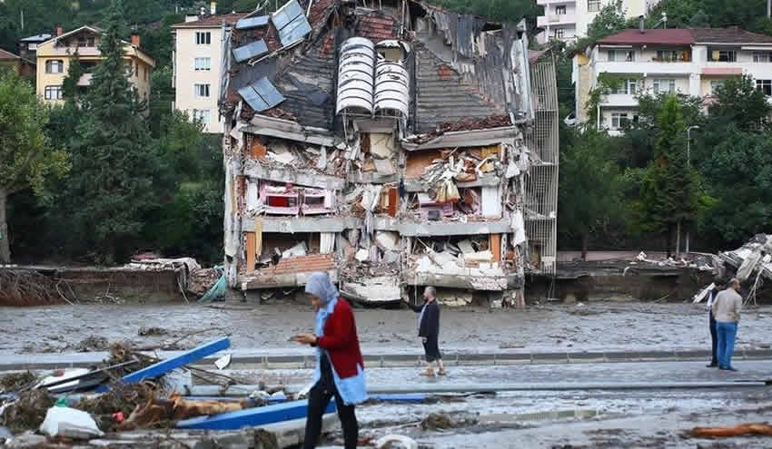 Batı Karadeniz’i sel vurdu: Can kaybı 5’e yükseldi