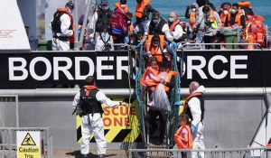 Bir günde rekor sayıda göçmen İngiliz Kanalı’nı geçti