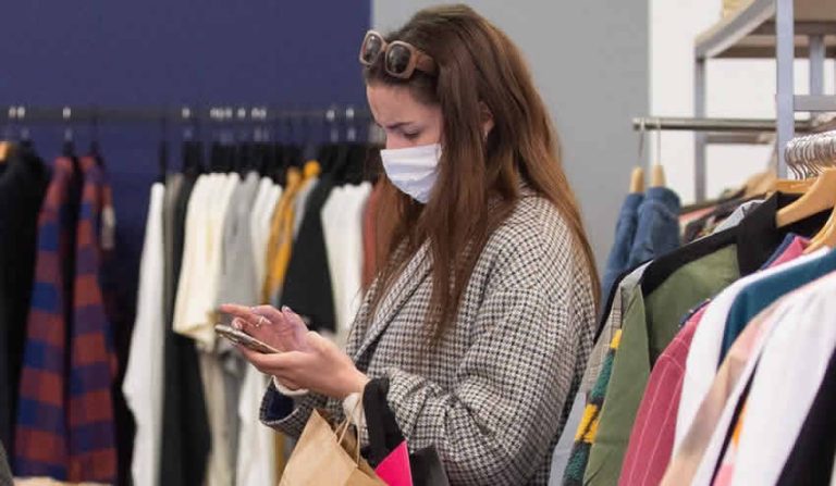 Çift Covid-19 aşılı kişiler artık karantinaya girmeyecek