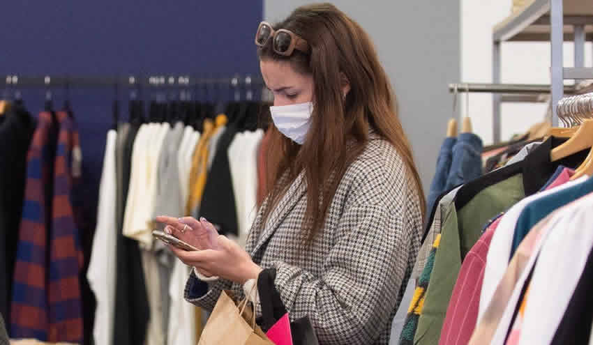 Çift Covid-19 aşılı kişiler artık karantinaya girmeyecek