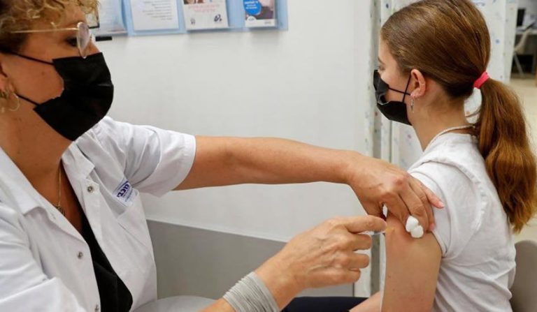 Covid-19 aşısının 16 ve 17 yaşındakilere sunulması planlanıyor