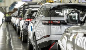 Daralmaya devam eden otomotiv sektörü dibi gördü