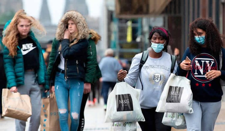 İngiltere’de Eylül öncesi Covid-19 vakalarındaki artış iç kararttı