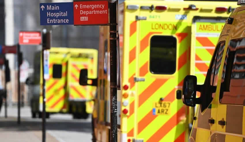 İngiltere’de Covid ölümleri ilk 10’daki yerini tekrar aldı