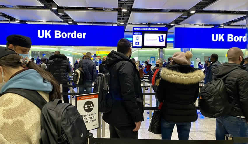 Sığınmacılara ırkçı saldırılar gündemdeki yerini koruyor