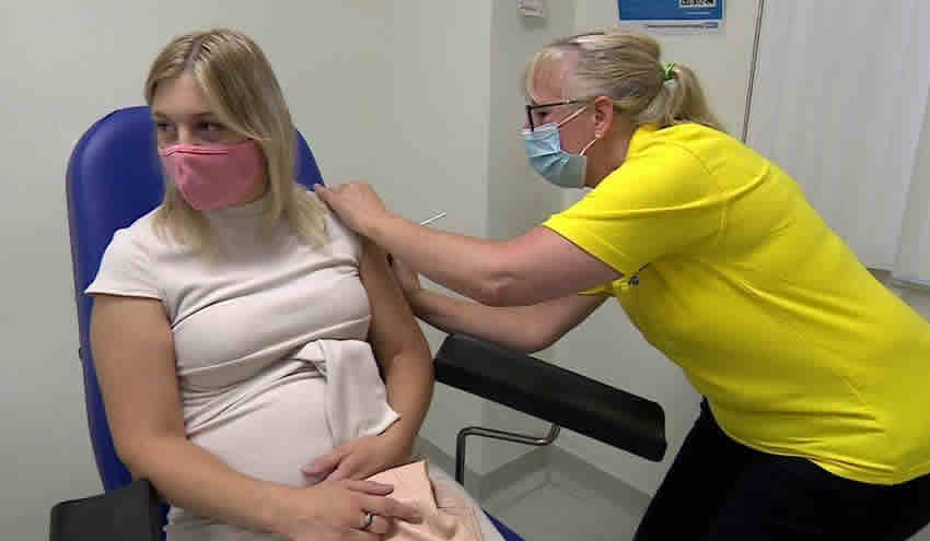 Korona virüs aşıları düşük riskini artırmıyor ve doğurganlığı etkilemiyor