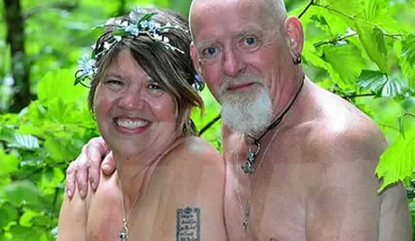 Ormanda yaşayan natürist İngiliz çift sosyal medyada gündem oldu