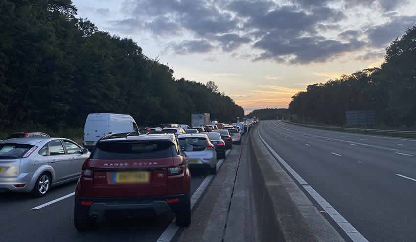 Otoyolda kamyon, minibüs ve otomobil birbirine girdi: 3 ölüm