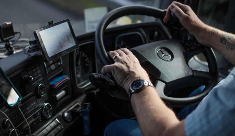 İngiltere’de Sürücülere Uyarı: 2026’da Vergi, Kemer ve Göz Testi Gündemde