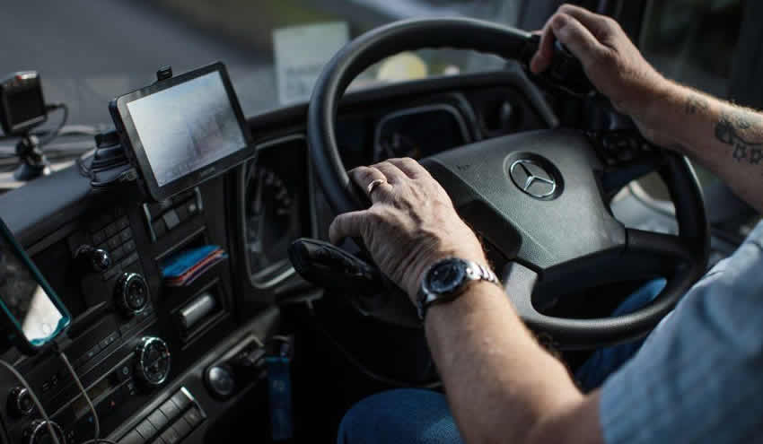 İngiltere’de Sürücülere Uyarı: 2026’da Vergi, Kemer ve Göz Testi Gündemde