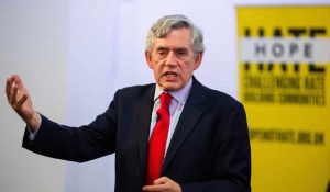 Eski Başbakan: Aşı stoklayan zengin ülkeler ahlaki suç işliyor