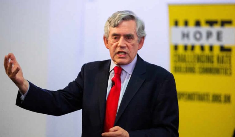 Eski Başbakan: Aşı stoklayan zengin ülkeler ahlaki suç işliyor