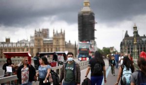 Hükümet kalabalık etkinlikler için aşı pasaportu planından vazgeçti