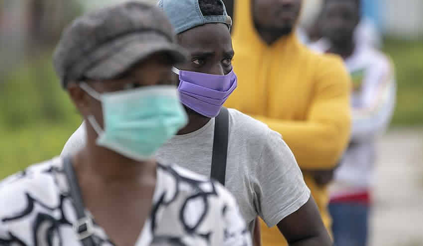 ‘İngiltere, Afrika’ya gönderdiği aşıları olanları aşılı saymıyor’