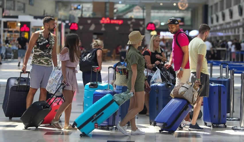 Geçtiğimiz Yıl İngiltere’den Türkiye’ye ne kadar seyahat yapıldı?